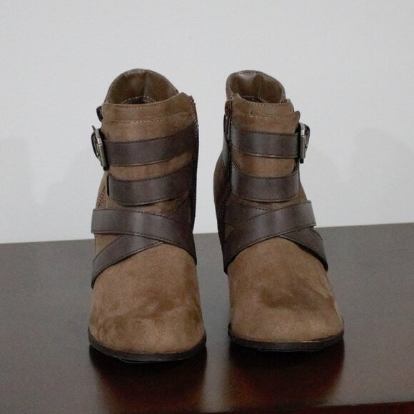Fergalicious Boots Brown Suede Size 8.5 - Picture 1 of 3